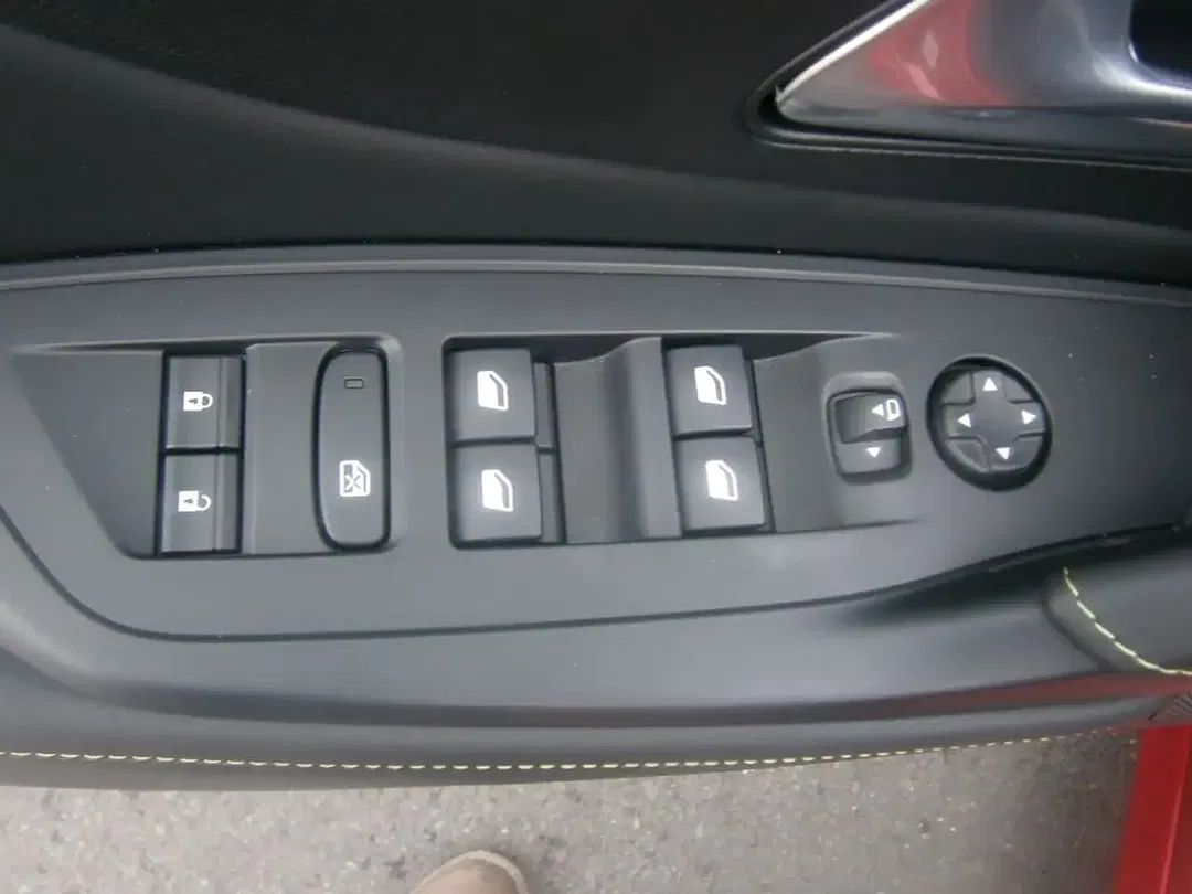 Peugeot 308 - Thumbnail 13