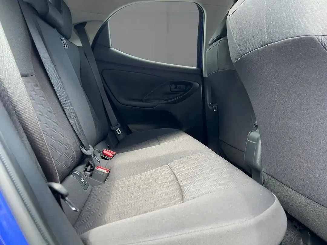 Toyota Yaris - Thumbnail 13