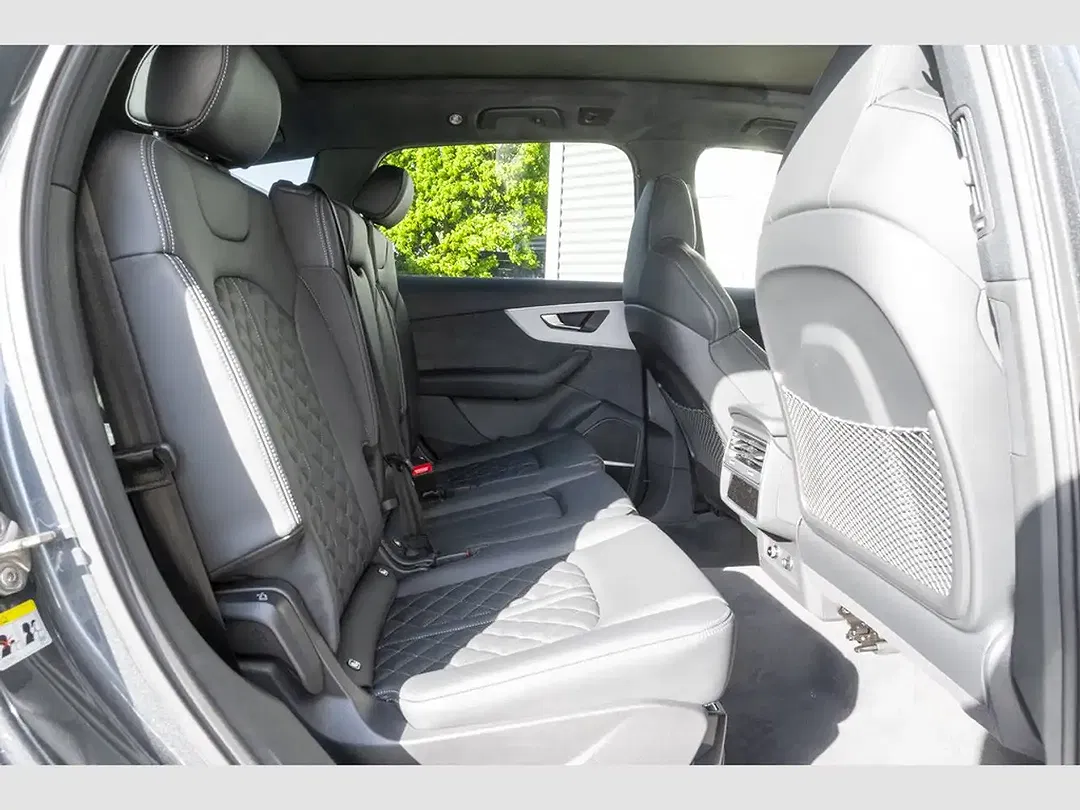 Audi Q7 - Thumbnail 10