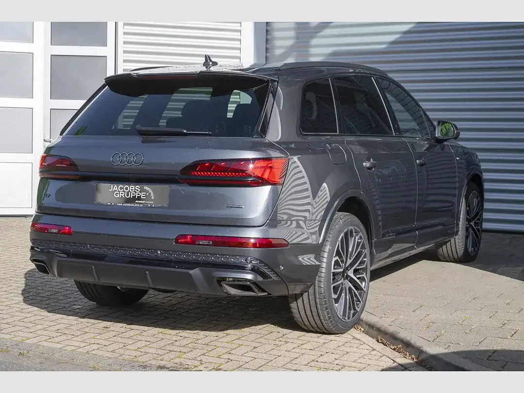 Audi Q7 - Thumbnail 3
