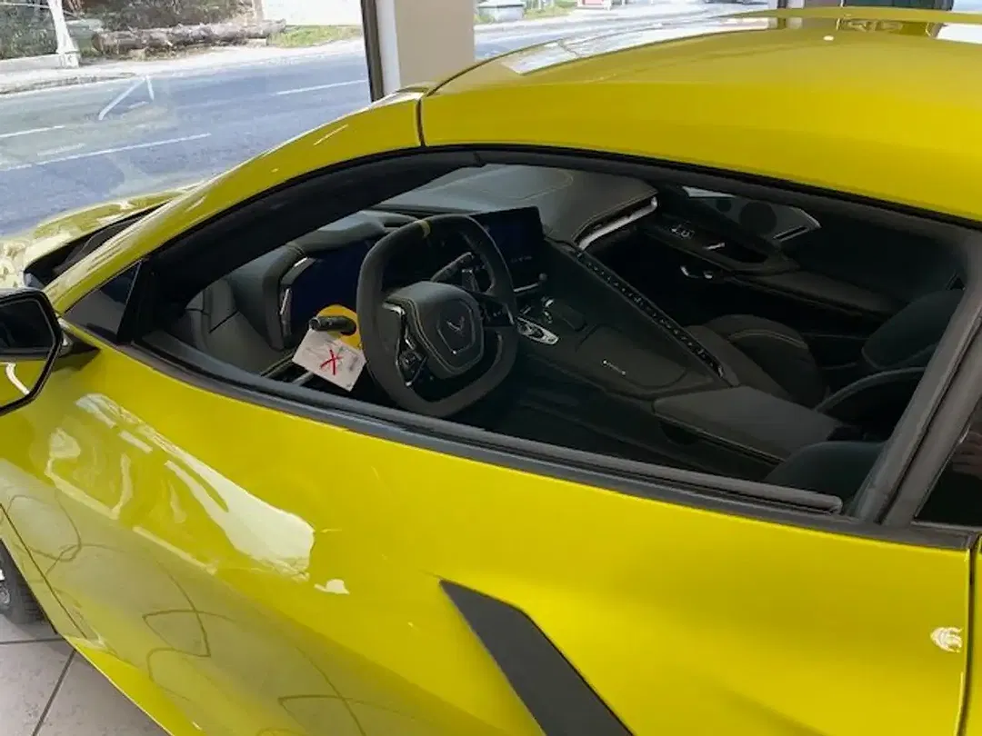 Corvette C8 - Thumbnail 3