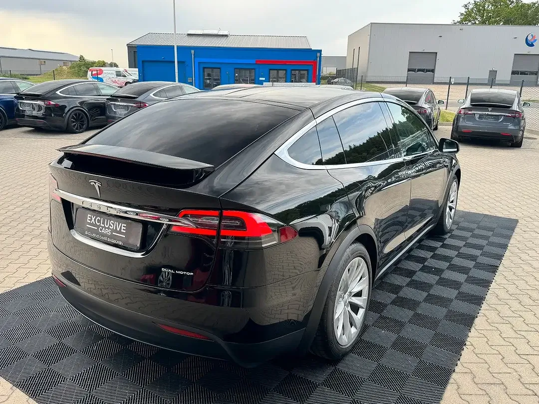 Tesla Model X - Thumbnail 12