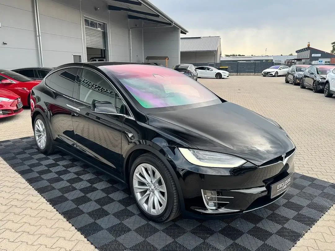 Tesla Model X - Thumbnail 14