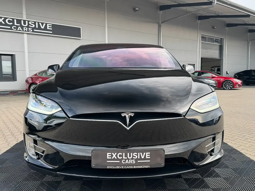 Tesla Model X - Thumbnail 15