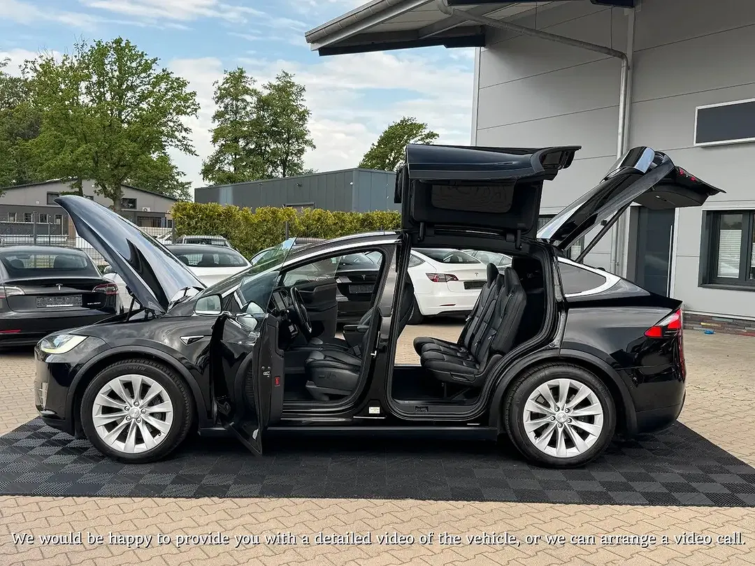 Tesla Model X - Thumbnail 7