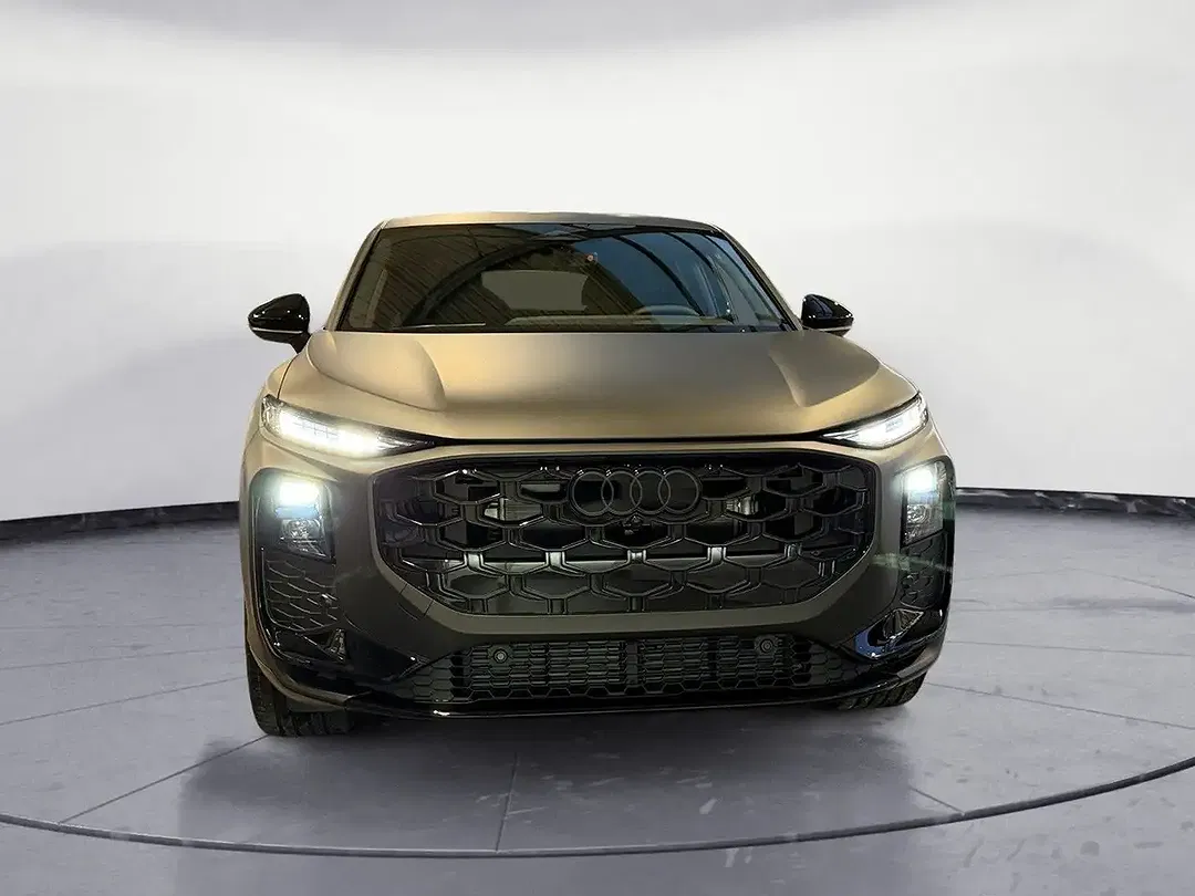 Audi Q3 - Thumbnail 3