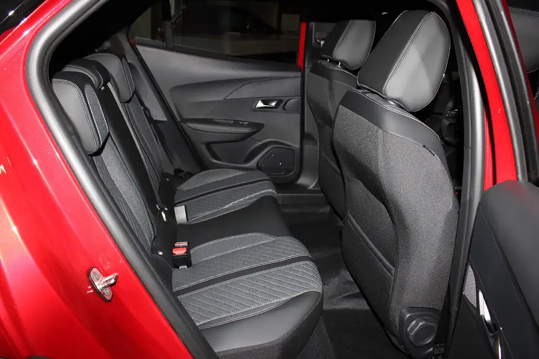 Peugeot 2008 - Thumbnail 11