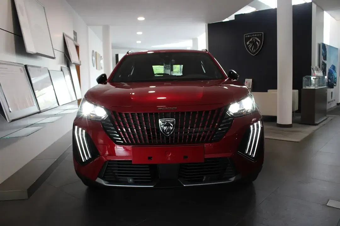 Peugeot 2008 - Thumbnail 4