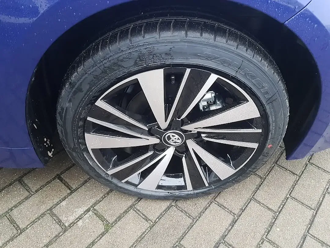 Toyota Corolla - Thumbnail 4