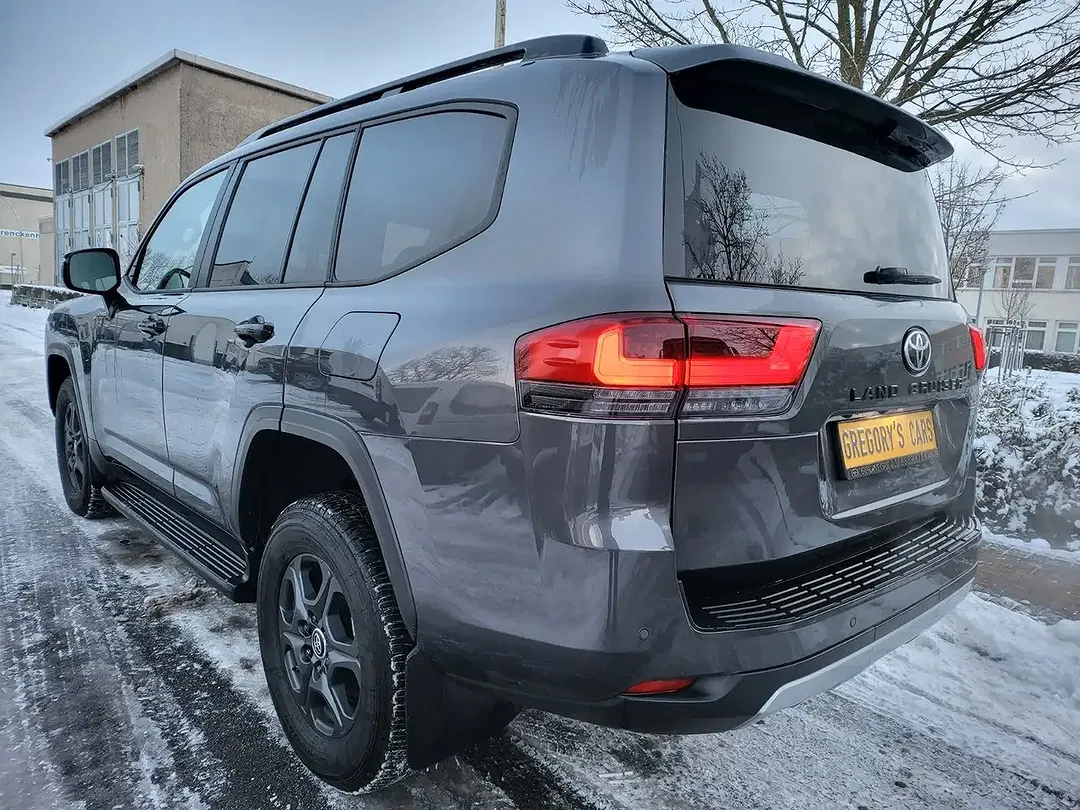 Toyota Land Cruiser - Thumbnail 4