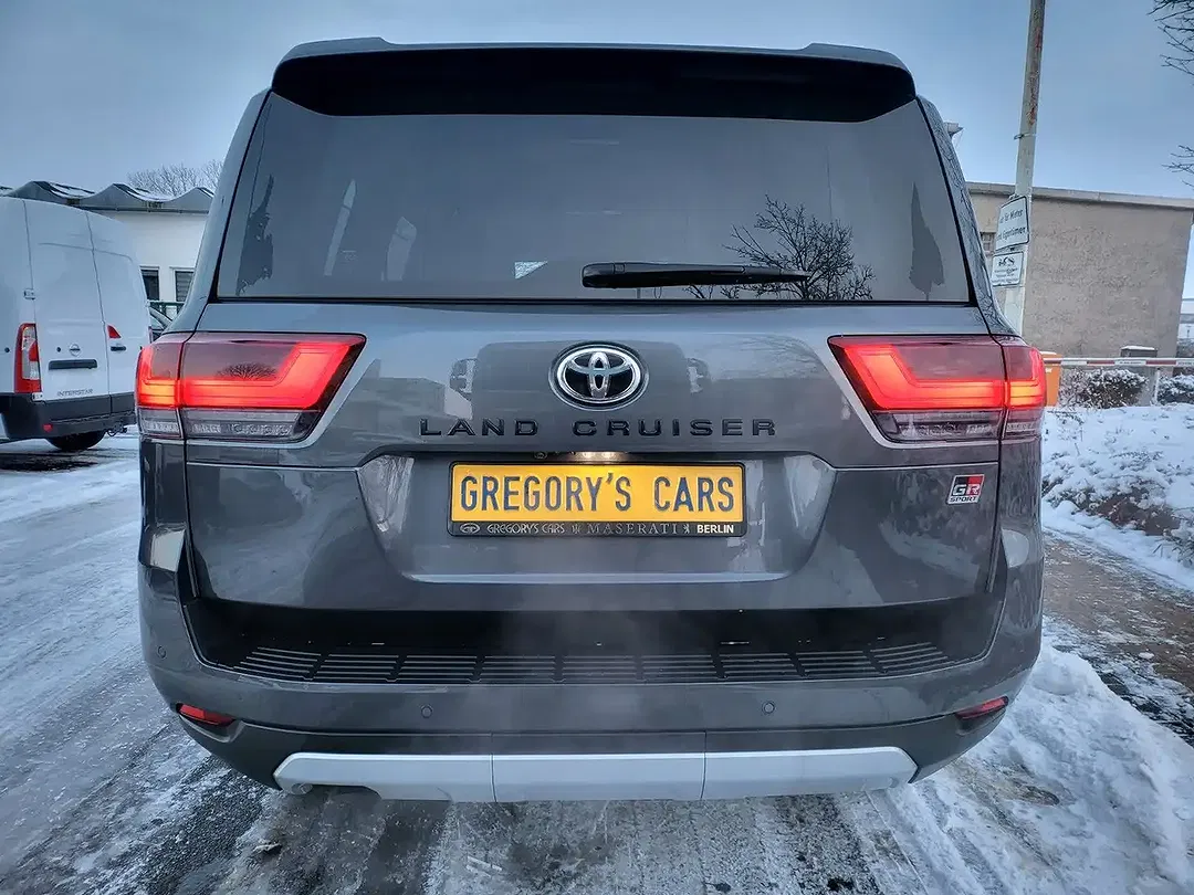 Toyota Land Cruiser - Thumbnail 5
