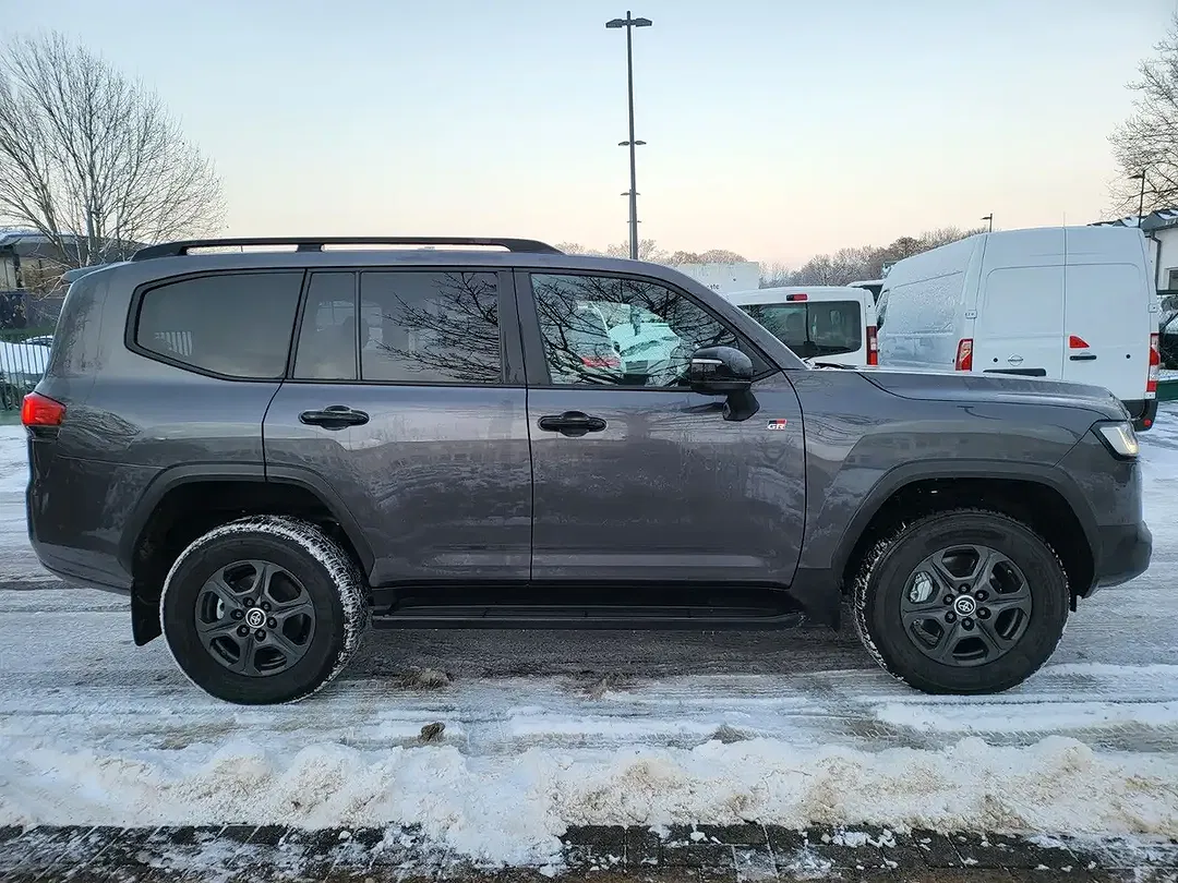 Toyota Land Cruiser - Thumbnail 7
