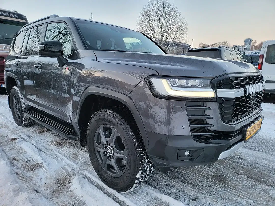 Toyota Land Cruiser - Thumbnail 8