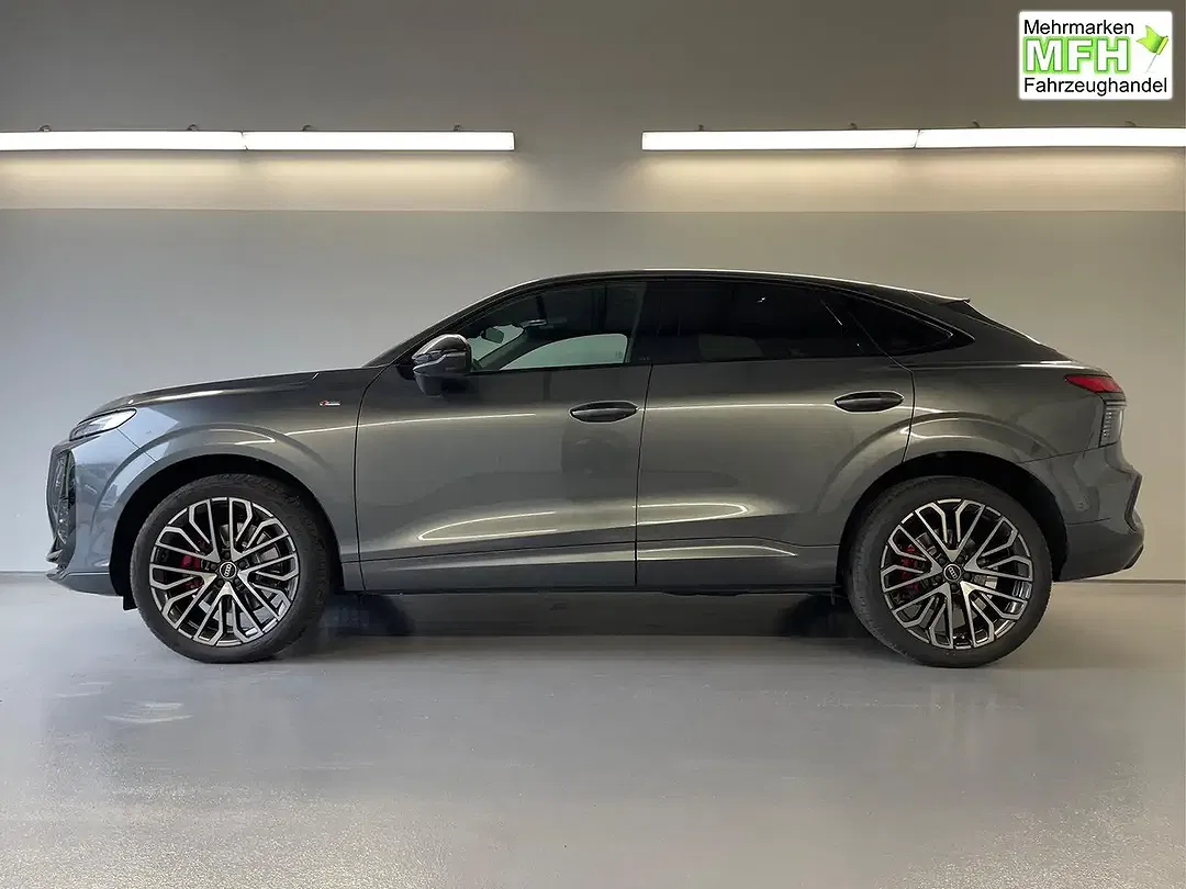 Audi Q3 - Thumbnail 3