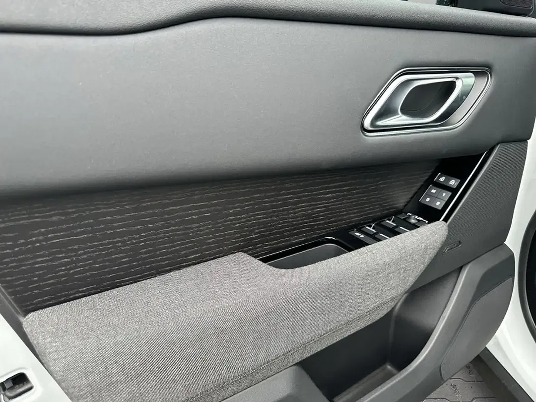 Land Rover Range Rover Velar - Thumbnail 15