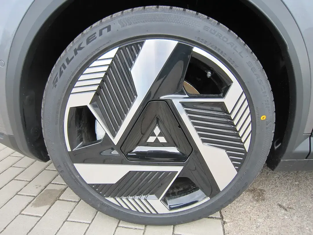 Mitsubishi Eclipse Cross - Thumbnail 9