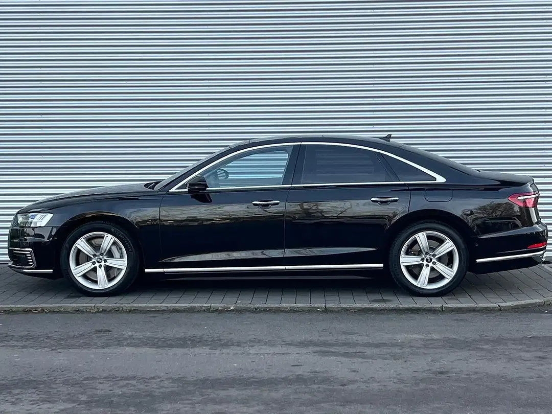 Audi A8 - Thumbnail 3