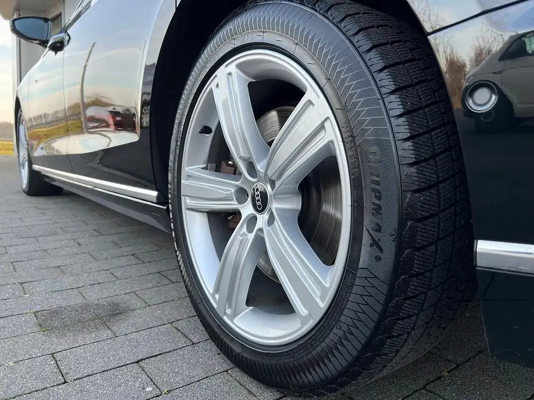 Audi A8 - Thumbnail 5