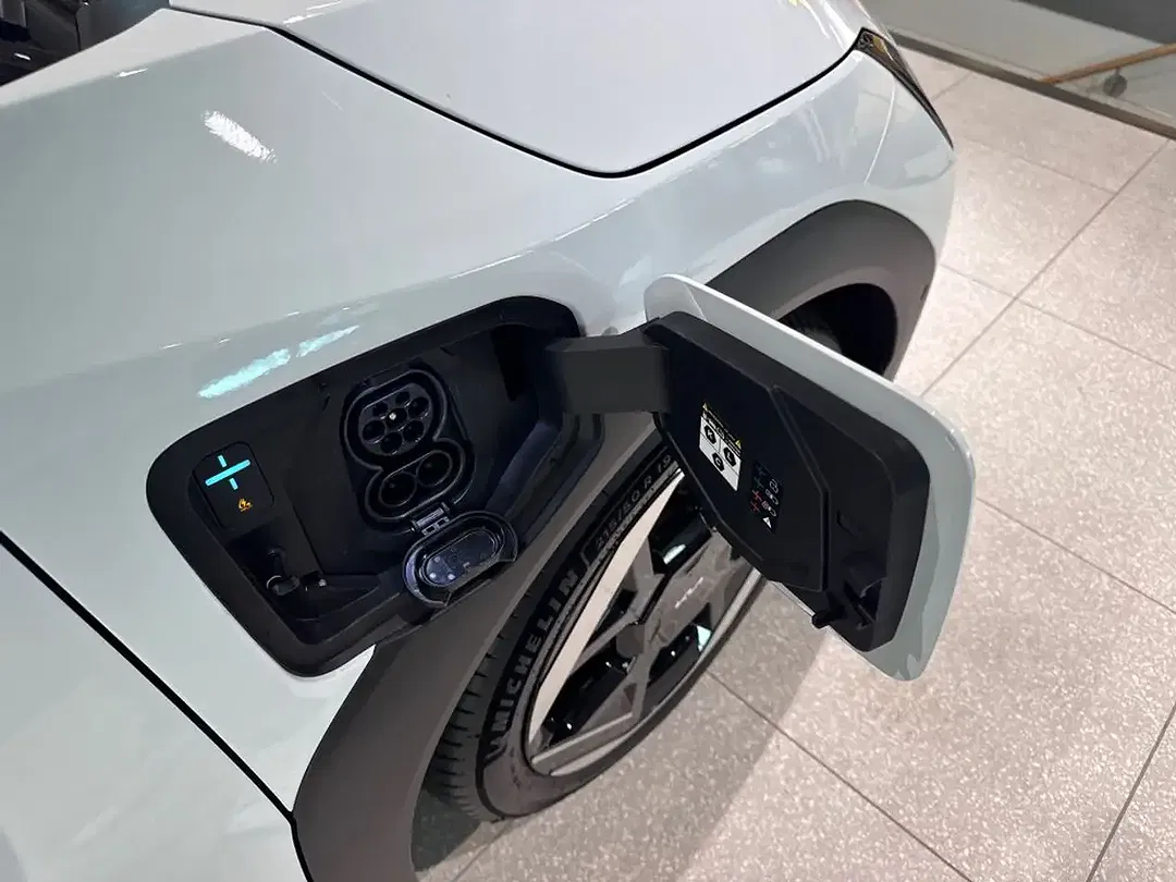 Kia EV4 - Thumbnail 10