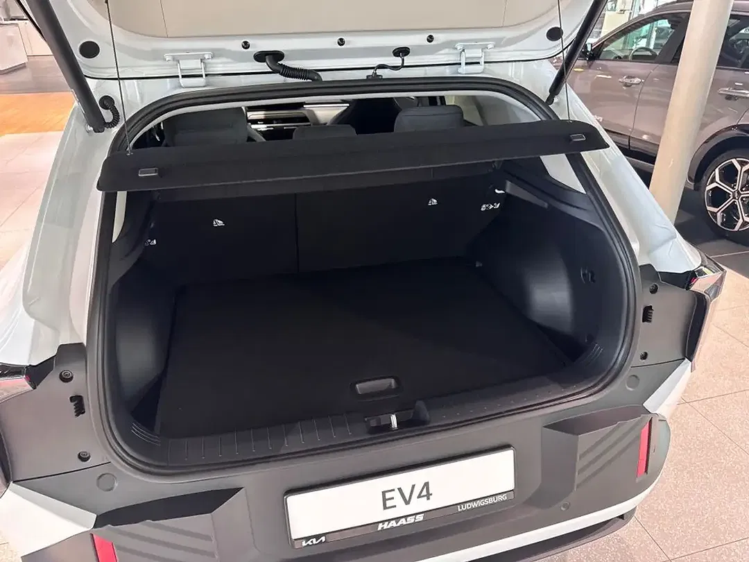 Kia EV4 - Thumbnail 11