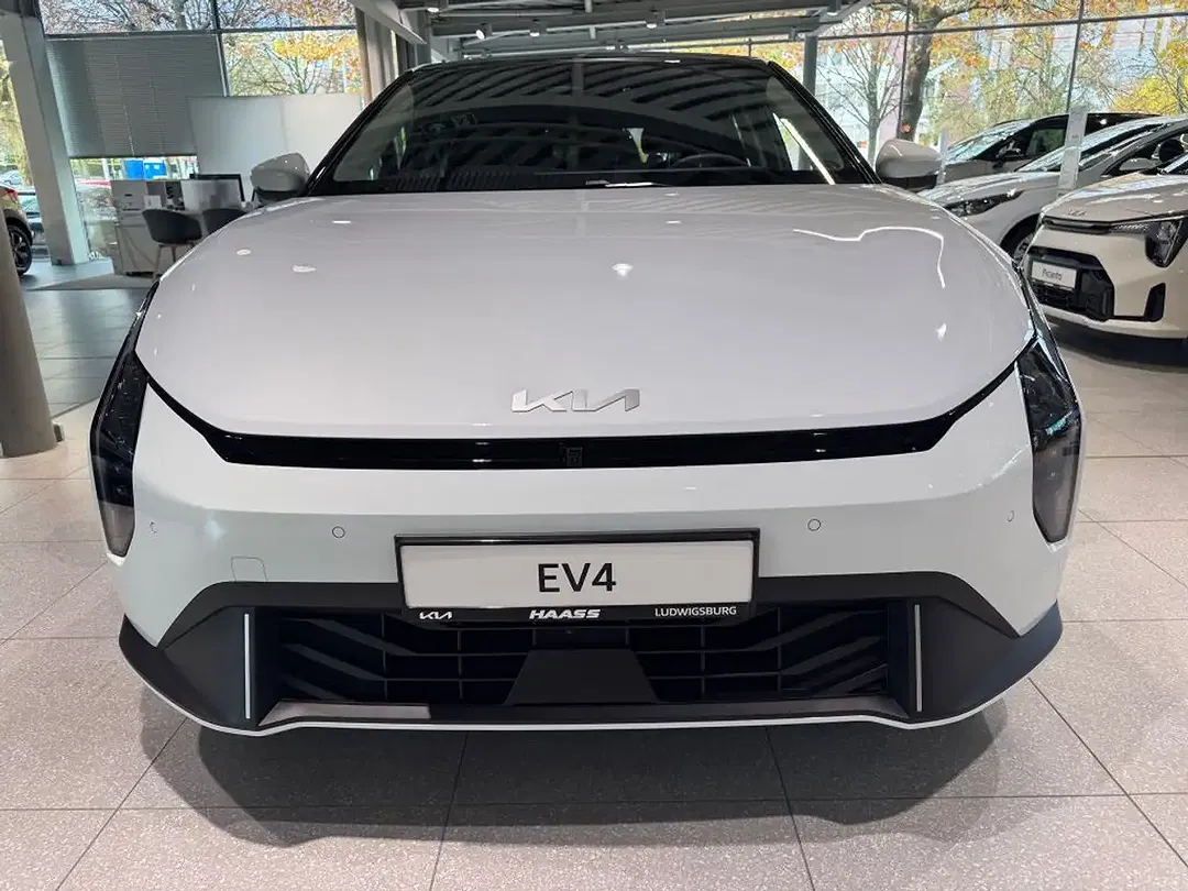 Kia EV4 - Thumbnail 2