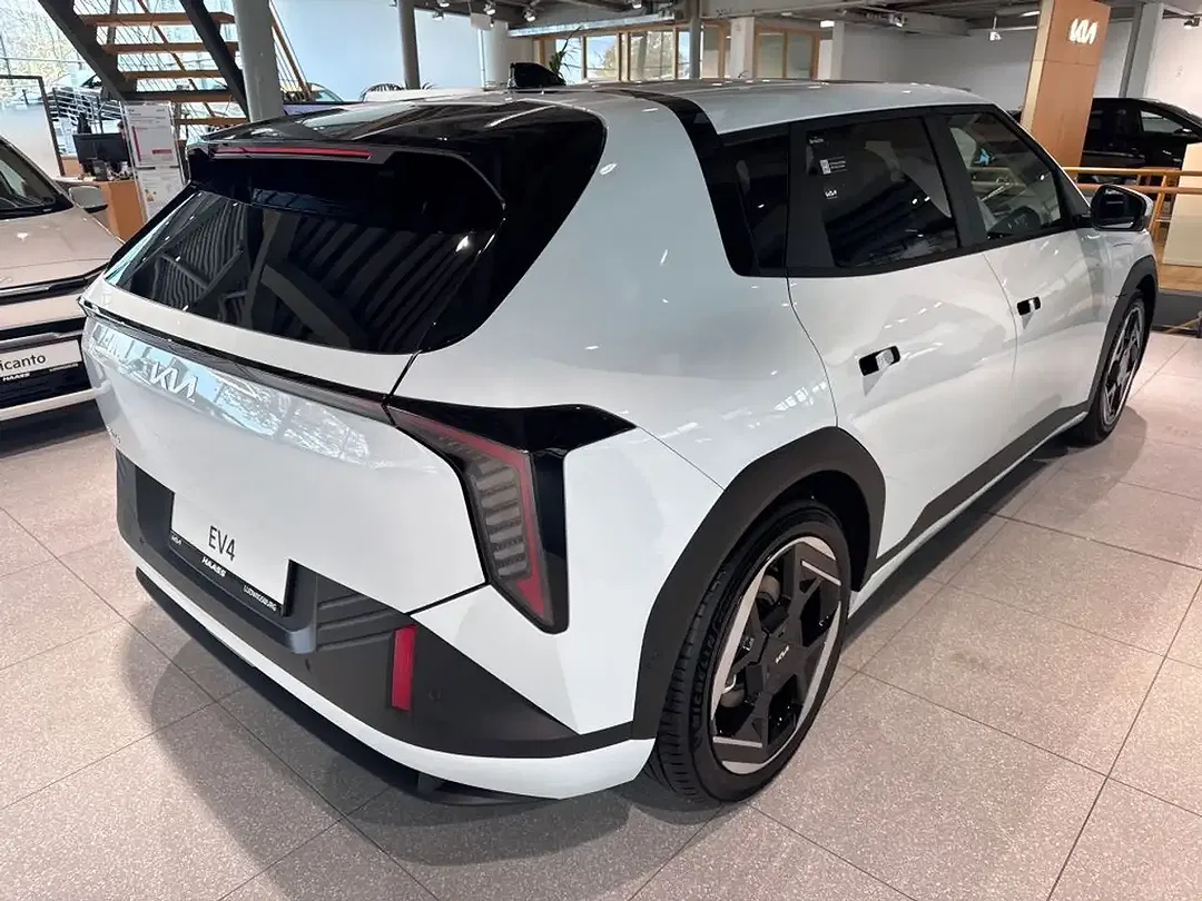 Kia EV4 - Thumbnail 4