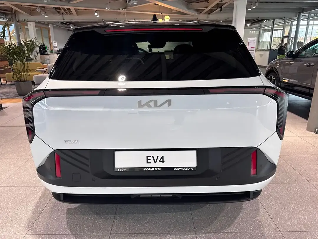 Kia EV4 - Thumbnail 5