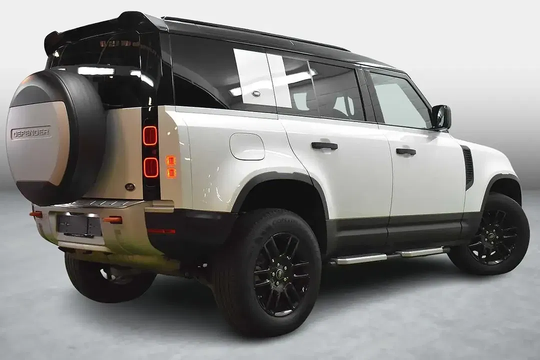 Land Rover Defender - Thumbnail 3
