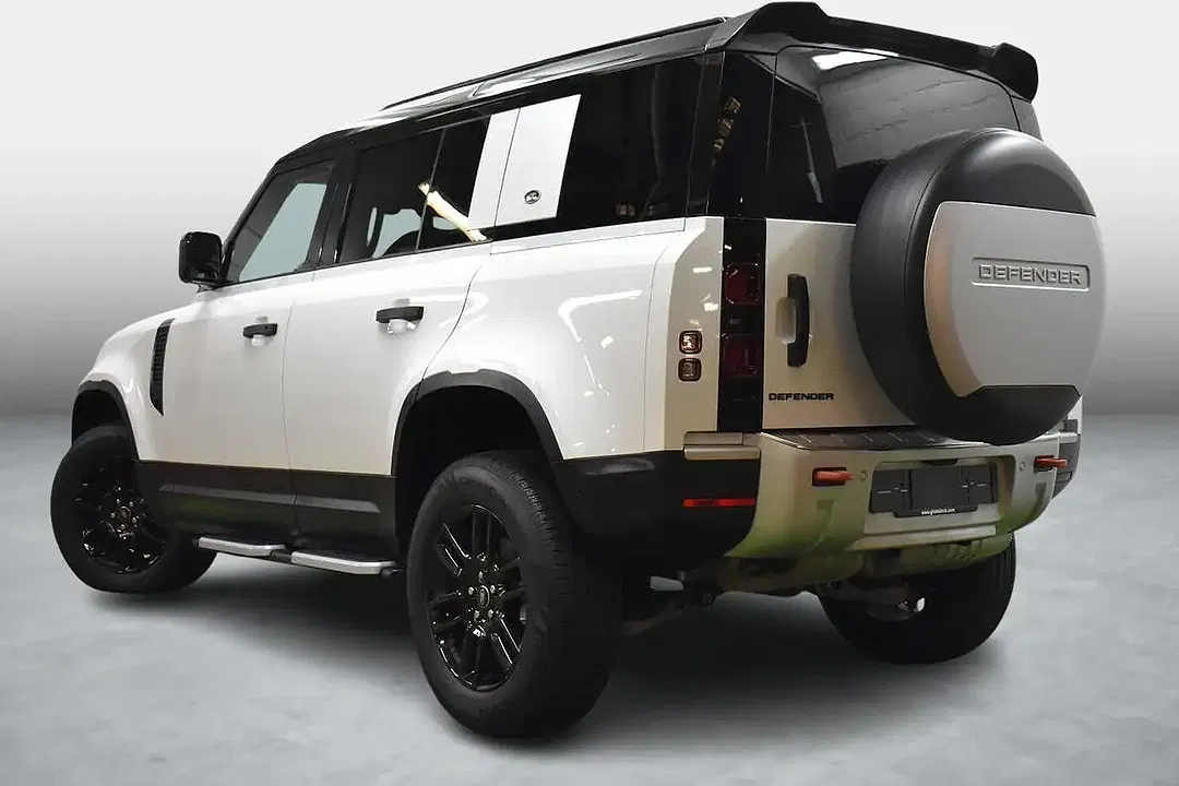 Land Rover Defender - Thumbnail 5