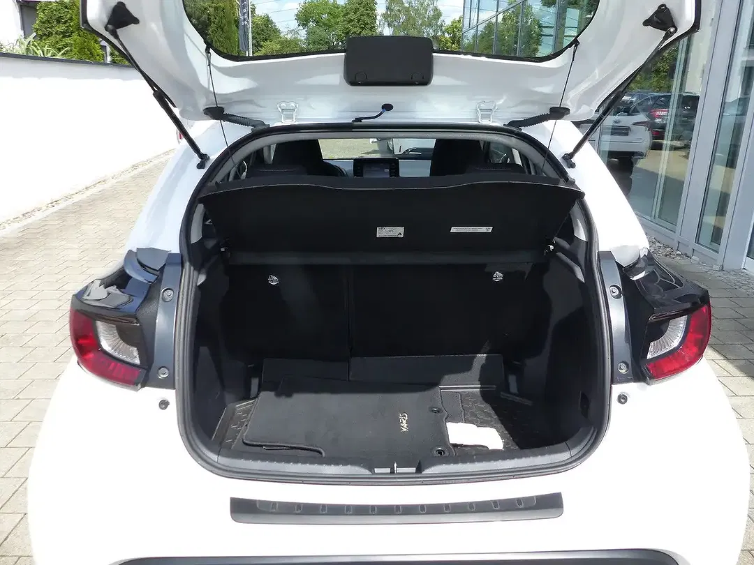 Toyota Yaris - Thumbnail 10