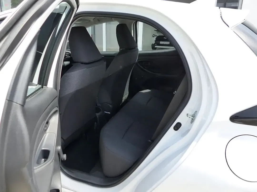 Toyota Yaris - Thumbnail 11