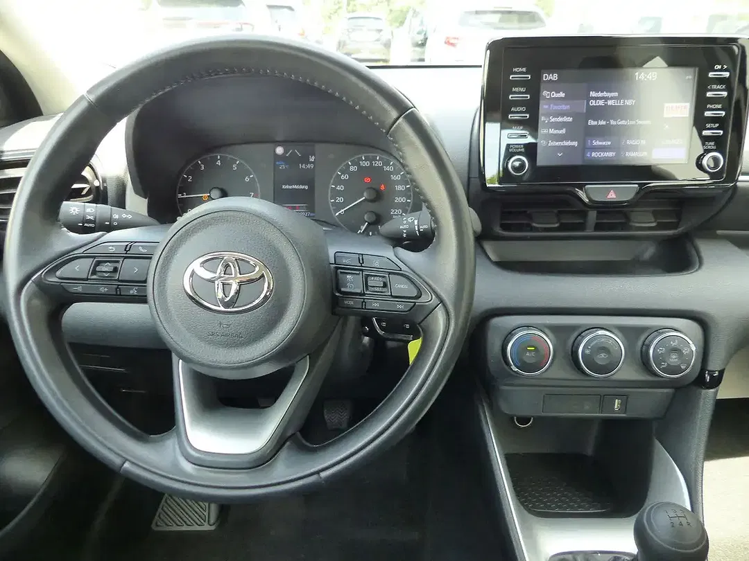 Toyota Yaris - Thumbnail 13