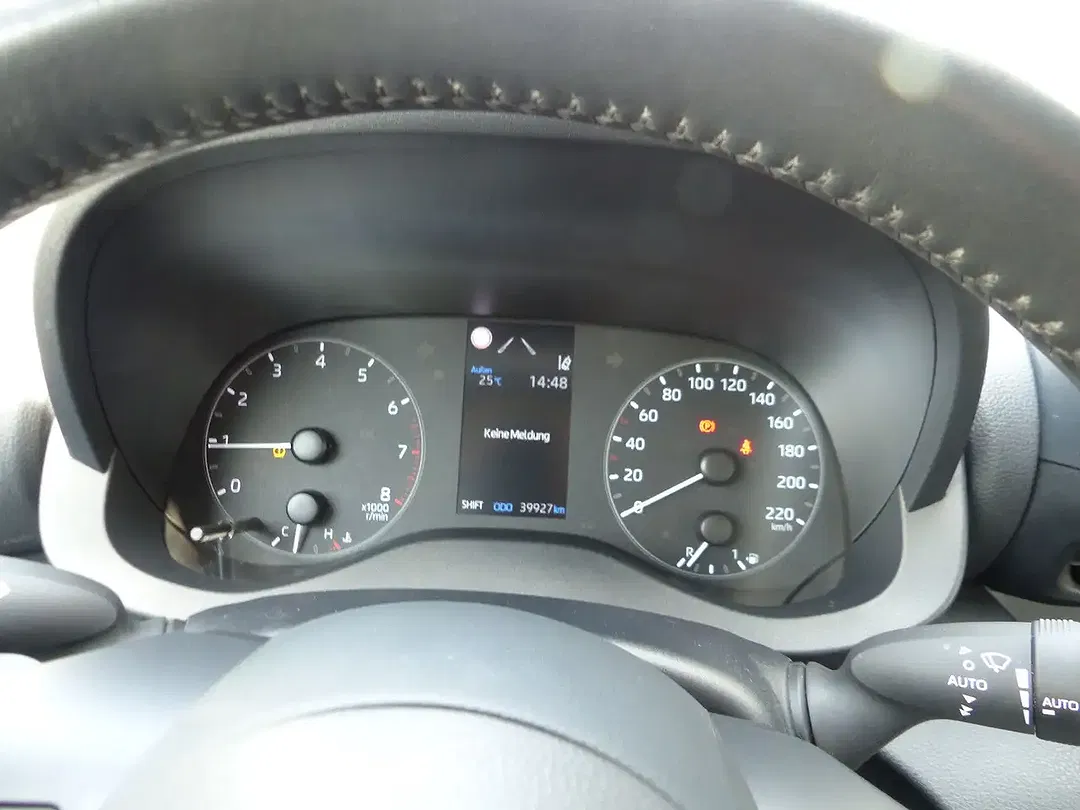 Toyota Yaris - Thumbnail 14