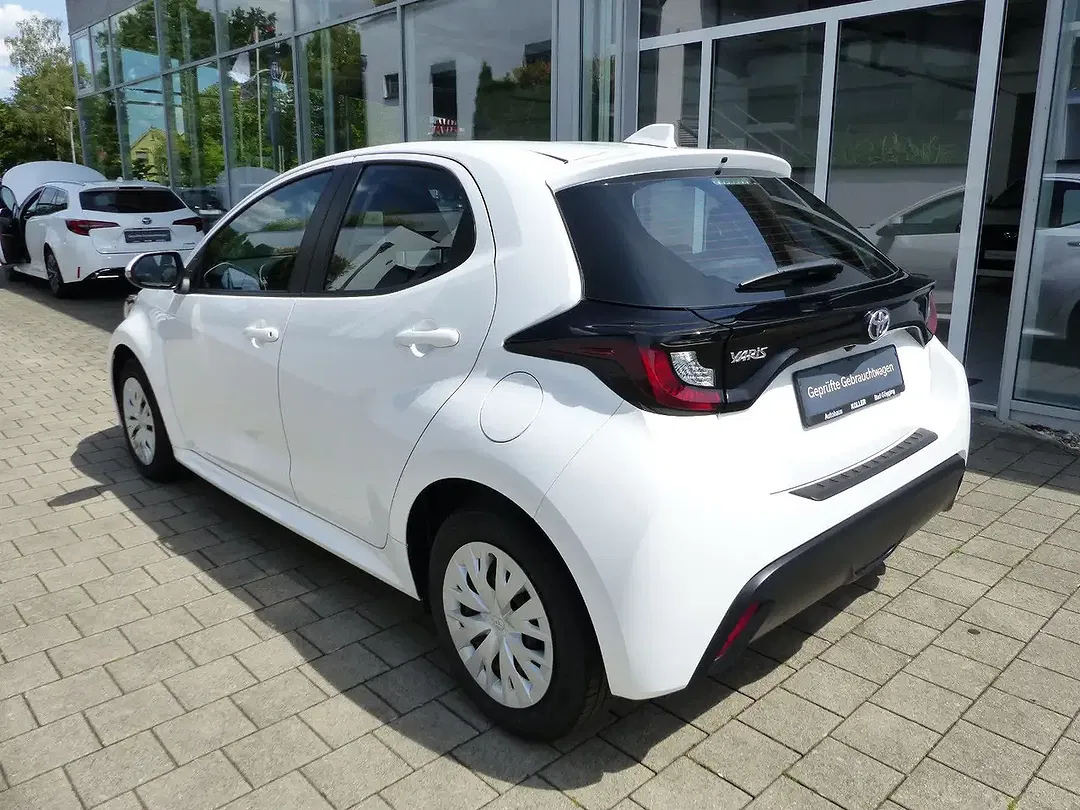 Toyota Yaris - Thumbnail 2