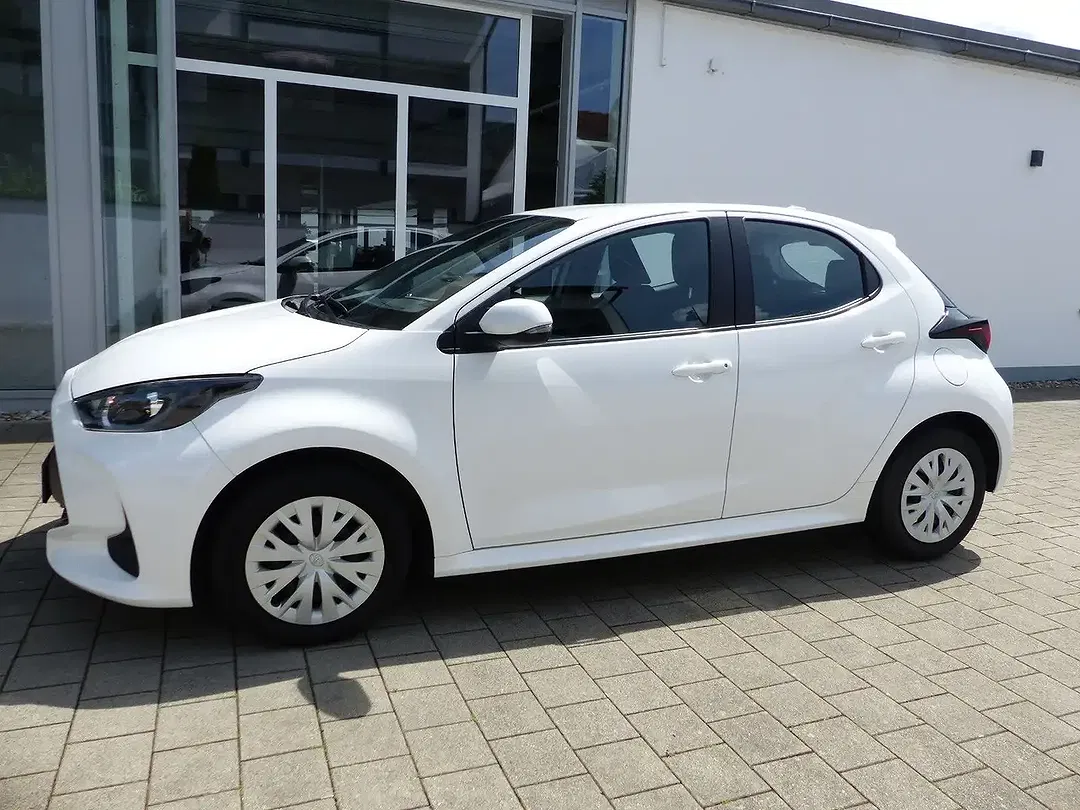 Toyota Yaris - Thumbnail 3