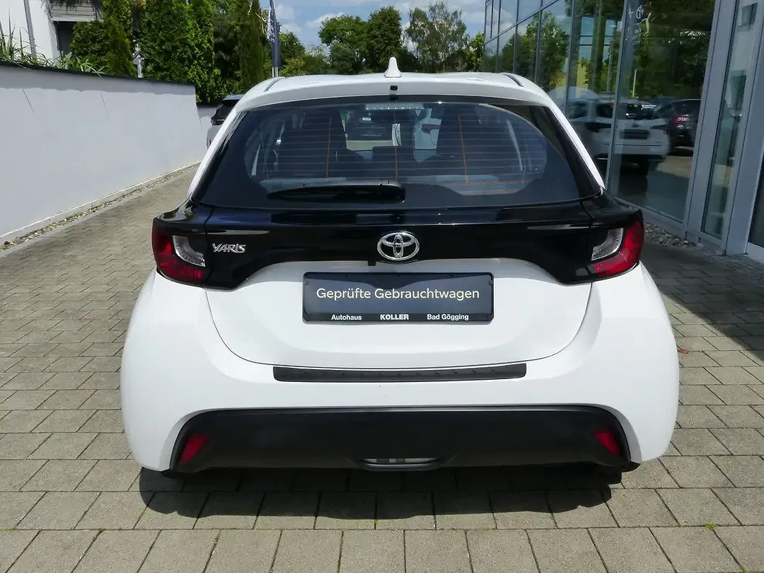 Toyota Yaris - Thumbnail 4