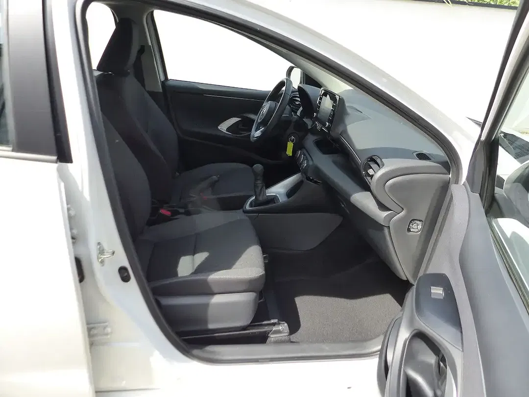 Toyota Yaris - Thumbnail 6