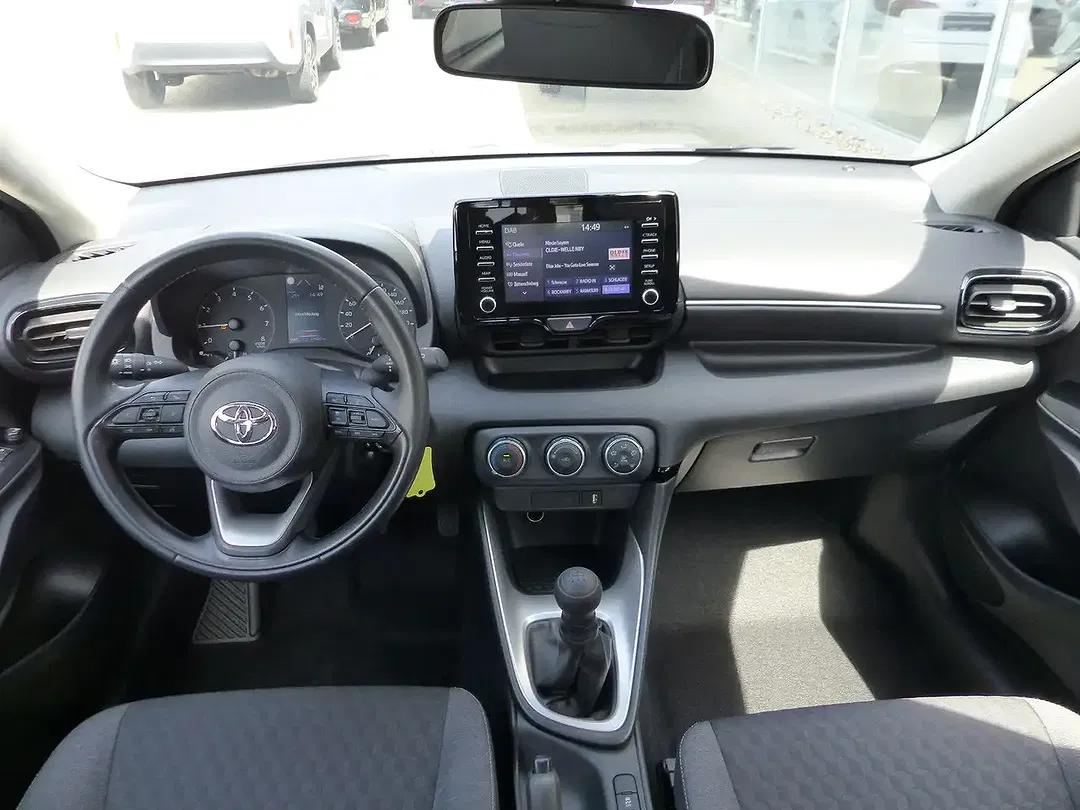 Toyota Yaris - Thumbnail 8