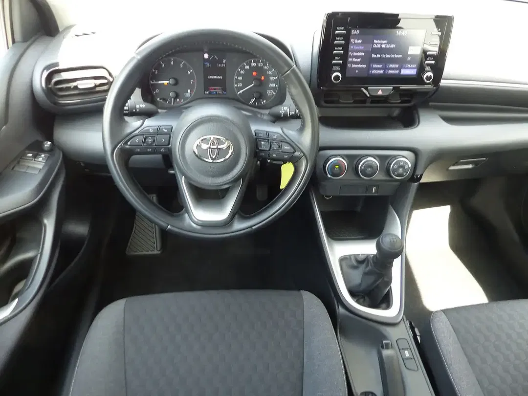 Toyota Yaris - Thumbnail 9