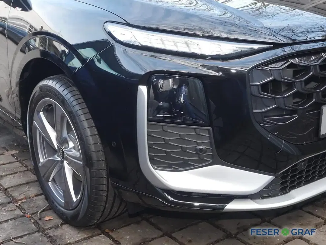 Audi Q3 - Thumbnail 10