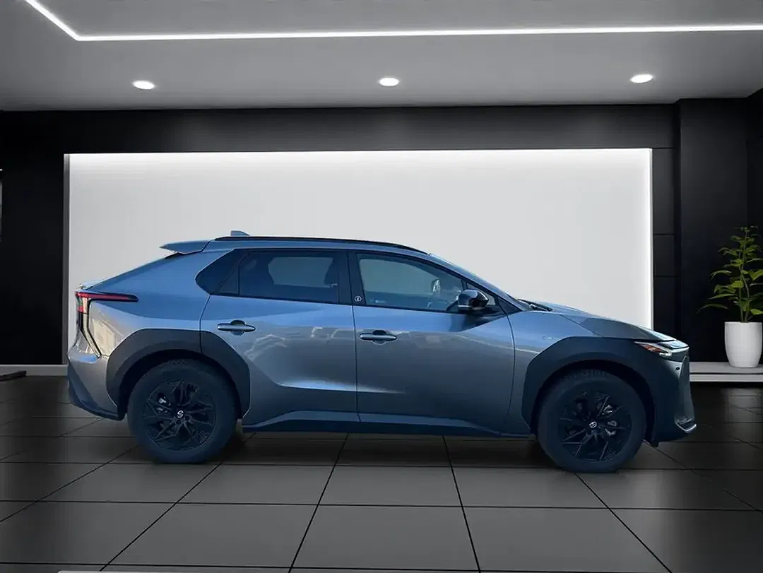 Toyota bZ4X - Thumbnail 3