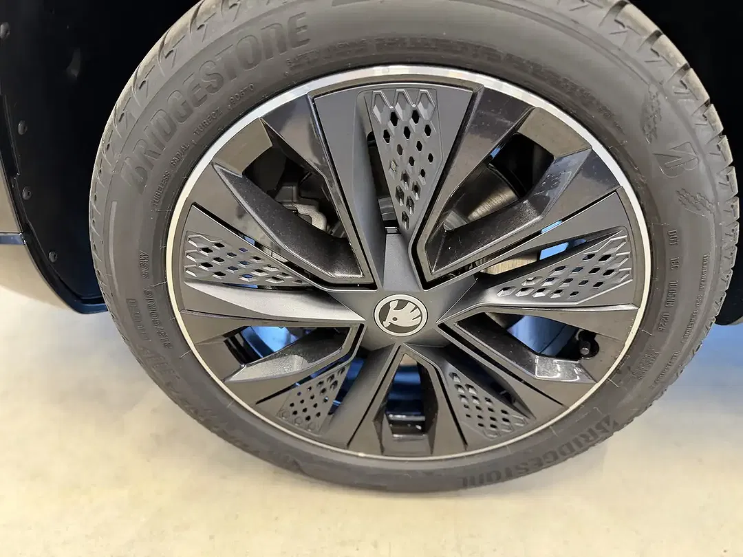 Skoda Karoq - Thumbnail 3
