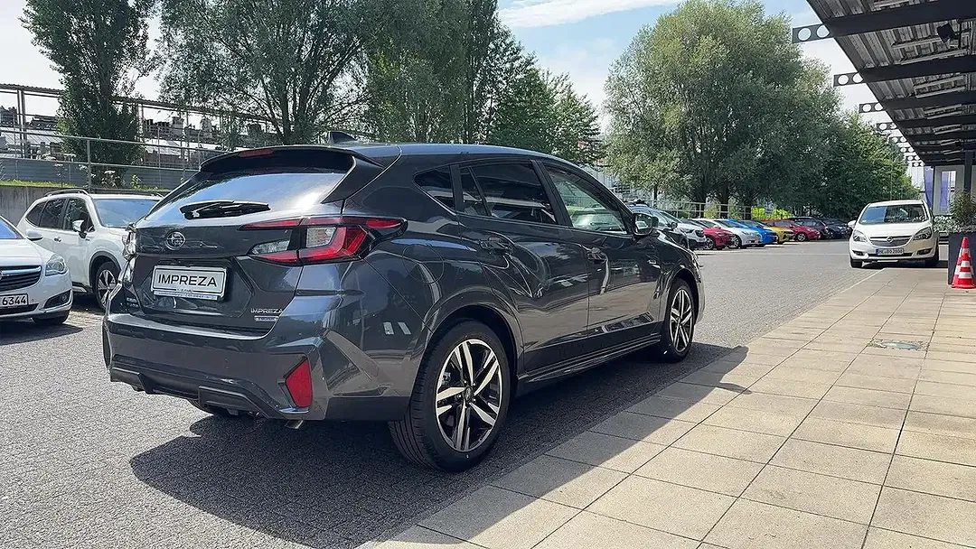 Subaru Impreza - Thumbnail 4