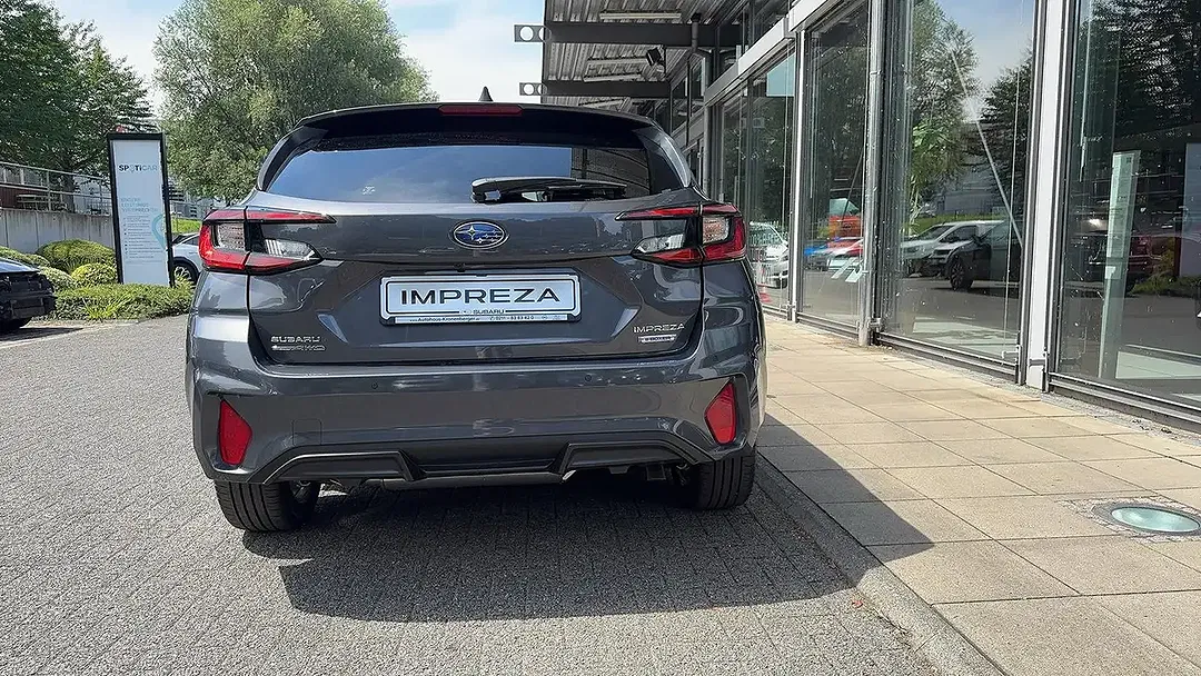 Subaru Impreza - Thumbnail 5