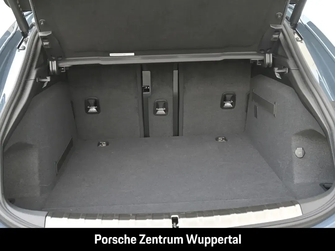 Porsche Taycan - Thumbnail 10
