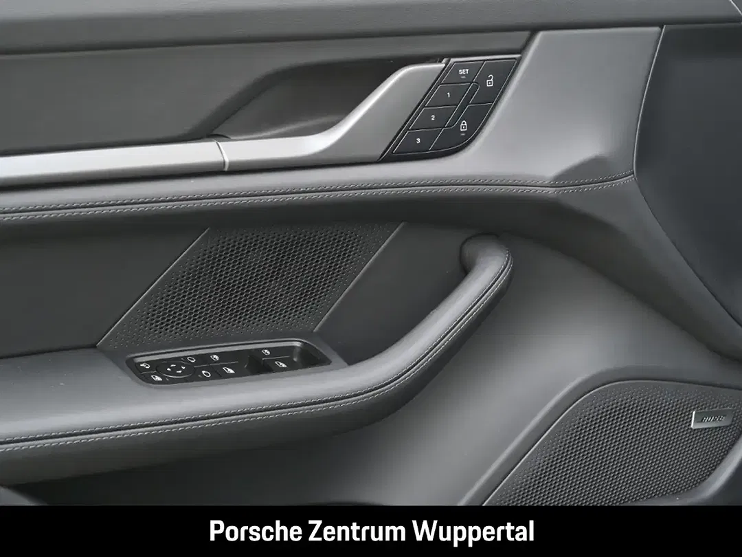 Porsche Taycan - Thumbnail 13