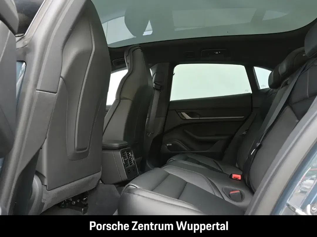 Porsche Taycan - Thumbnail 15