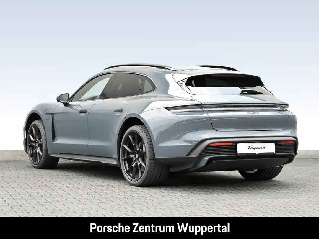 Porsche Taycan - Thumbnail 3
