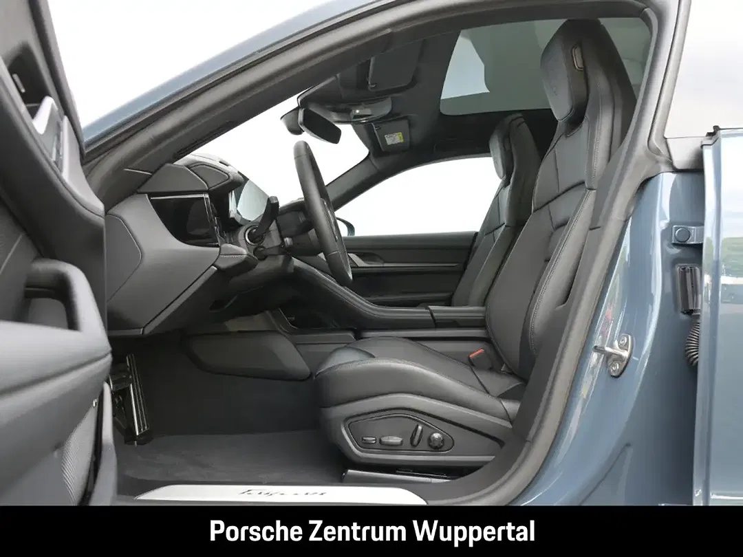 Porsche Taycan - Thumbnail 5