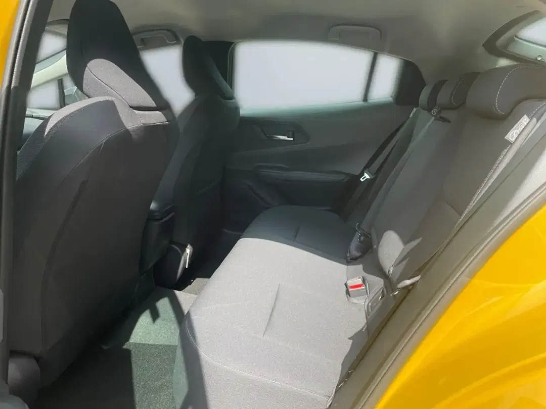 Toyota Prius - Thumbnail 10